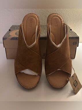 Born Nora Handcrafted
Leather/Suede Wedge Sandal
Sz 11 in Tan Distressed